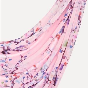 NWT Haute hijab Cherry garden hijab 🧕🏼🌸